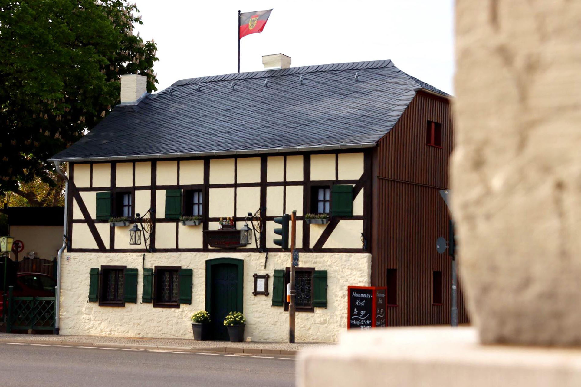 Das Bild zeigt Das Breuershäuschen ist das älteste Gasthaus in Düren und steht am Ortseingang von Gürzenich.